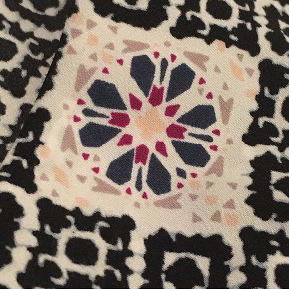 ANN TAYLOR LOFT Tanktop - Picture 3 of 8